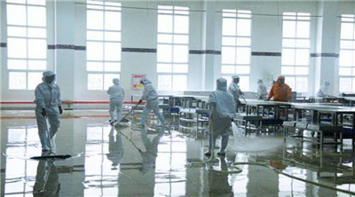 車間地面沖洗1.jpg 車間地面沖洗1.jpg